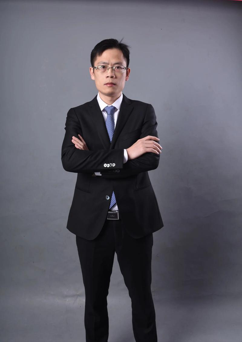 且华威后期制作总监